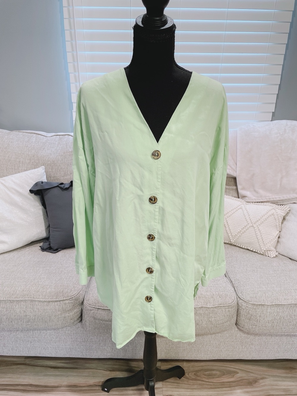 Soft Surroundings Green Lightweight Button Down Shirt Size L